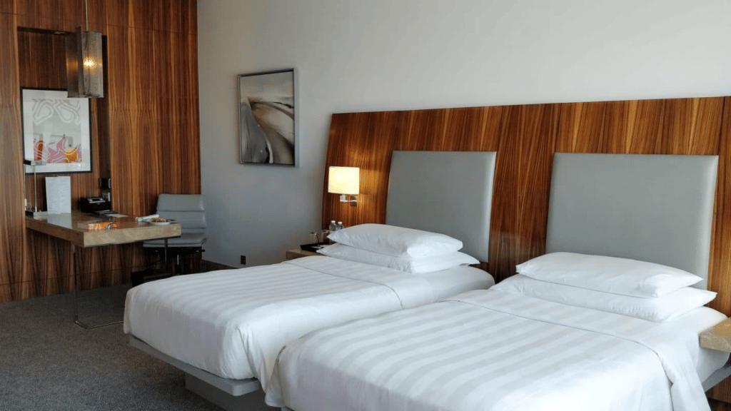 Andaz Capital Gate Abu Dhabi Deluxe Zimmer Twin Betten