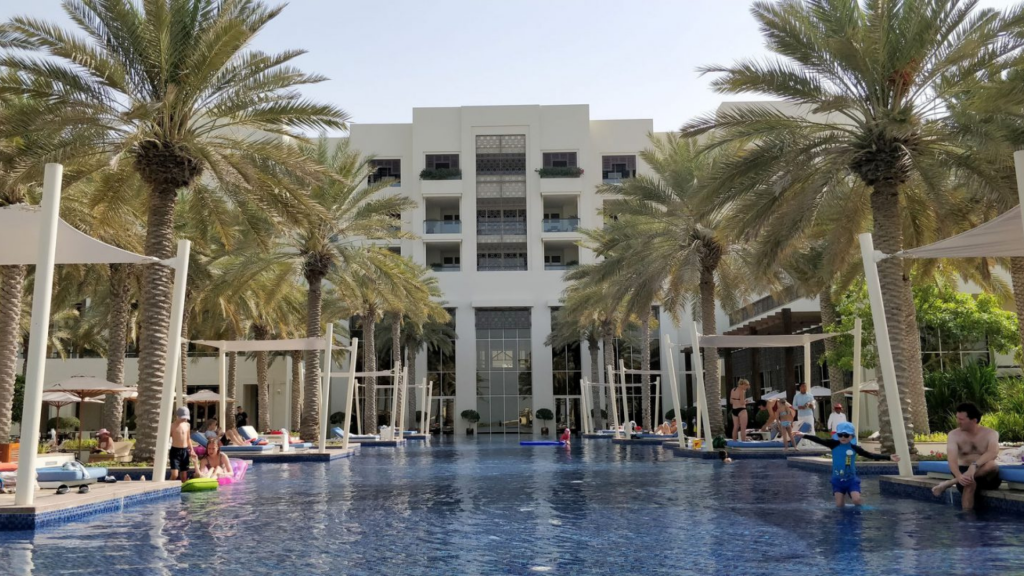 Park Hyatt Abu Dhabi Aussenpool Daybeds