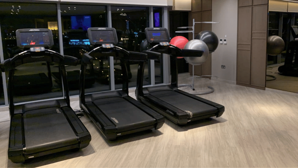 The Abu Dhabi Edition Fitnessraum Laufband