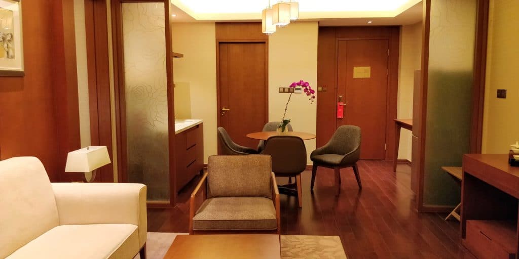 HUALUXE Kunming Suite Wohnzimmer 6