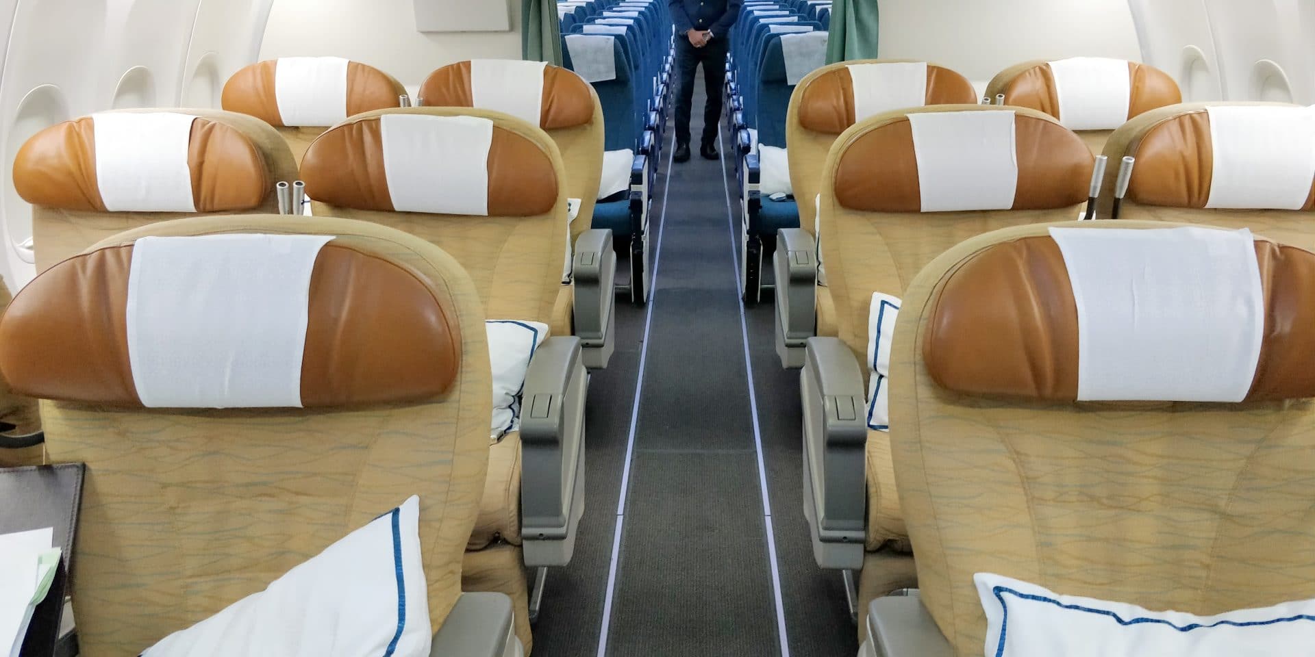 Oman Air Business Class Boeing 737 Kabine