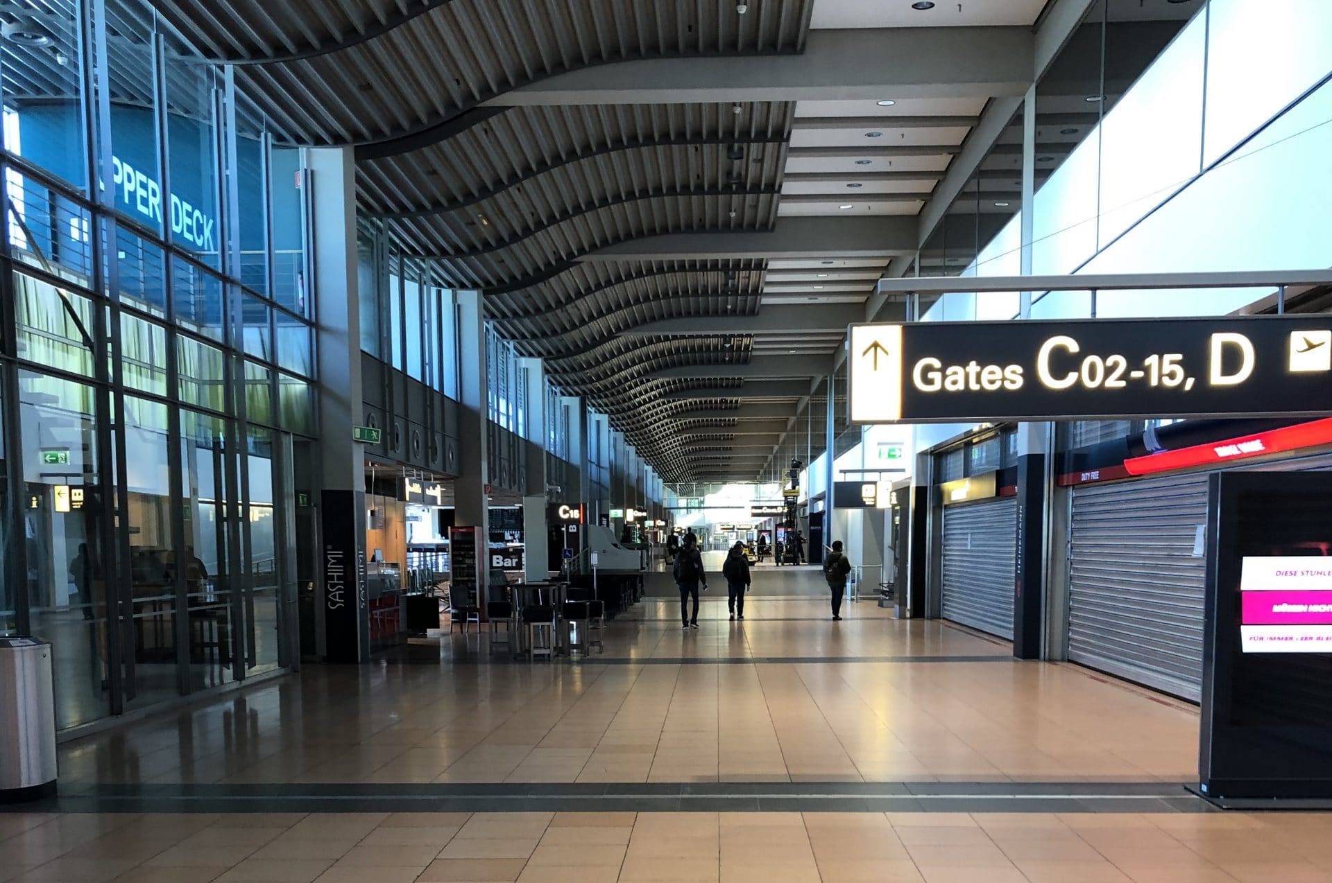 Coronavirus Abflughalle Flughafen Hamburg