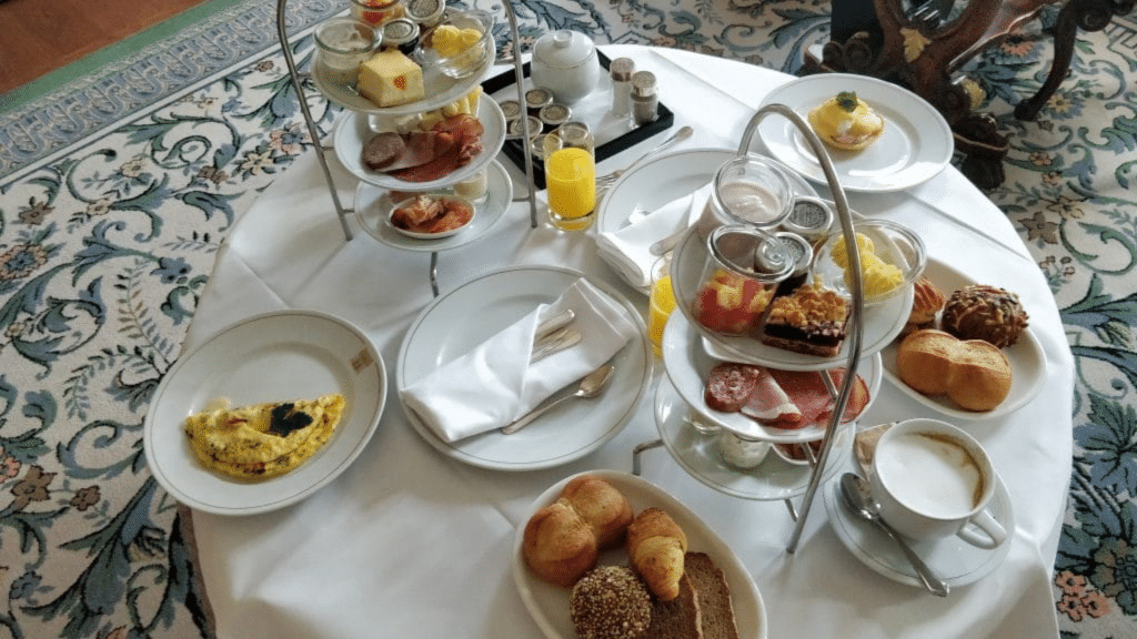 Hotel Taschenbergpalais Dresden Frühstück Zimmer