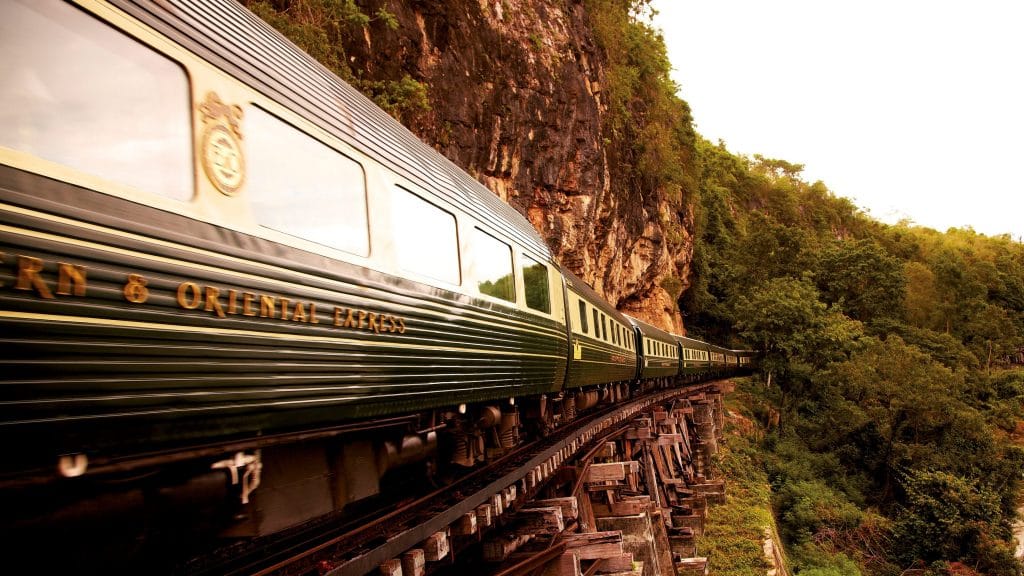 Die grünen Waggons des Luxuszuges Eastern & Oriental Express