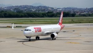 TAM Airbus A320 LAndebahn