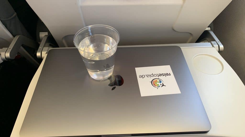 Austrian Airlines Economy Class Kurzstrecke Wasser