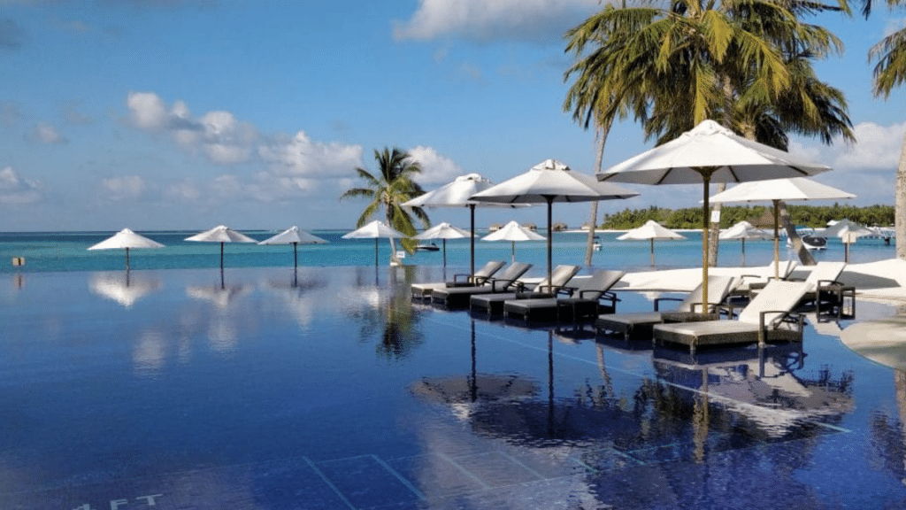Conrad Maldives Pool