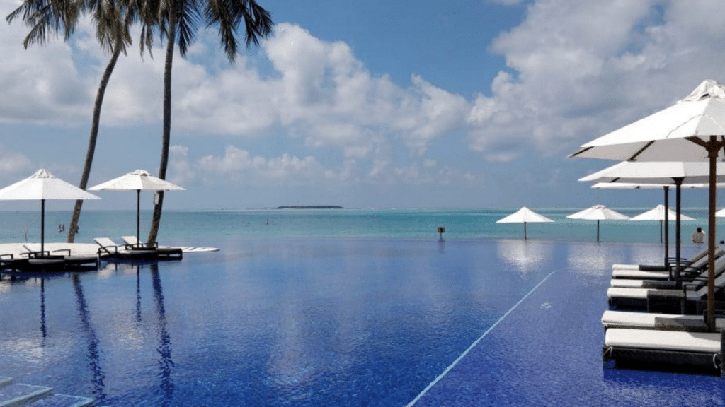 Conrad Maldives Pool 