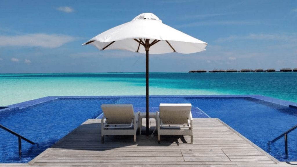 Conrad Maldives Pool 