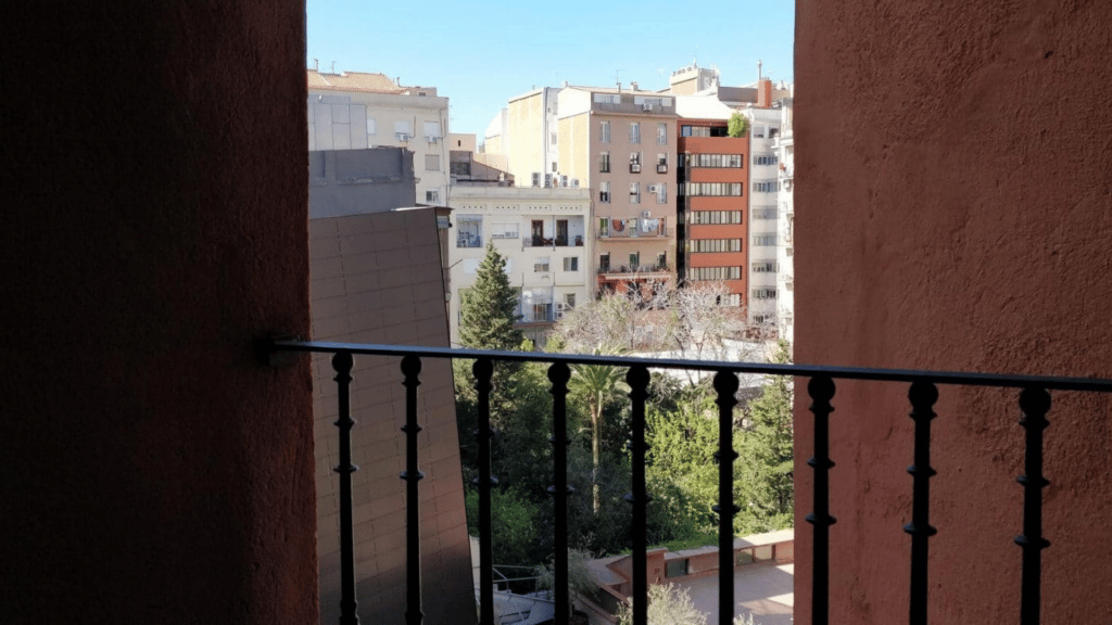 Monument Hotel Barcelona Gaestezimmer Balkon Ausblick