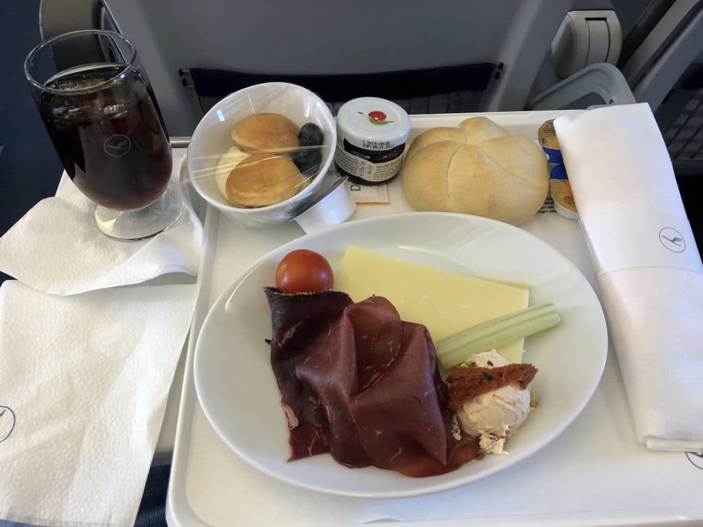 Frühstück Lufthansa Business Class Kurzstrecke