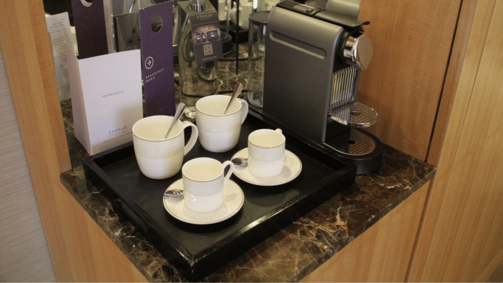 Conrad London St James Deluxe Zimmer Kaffeemaschine