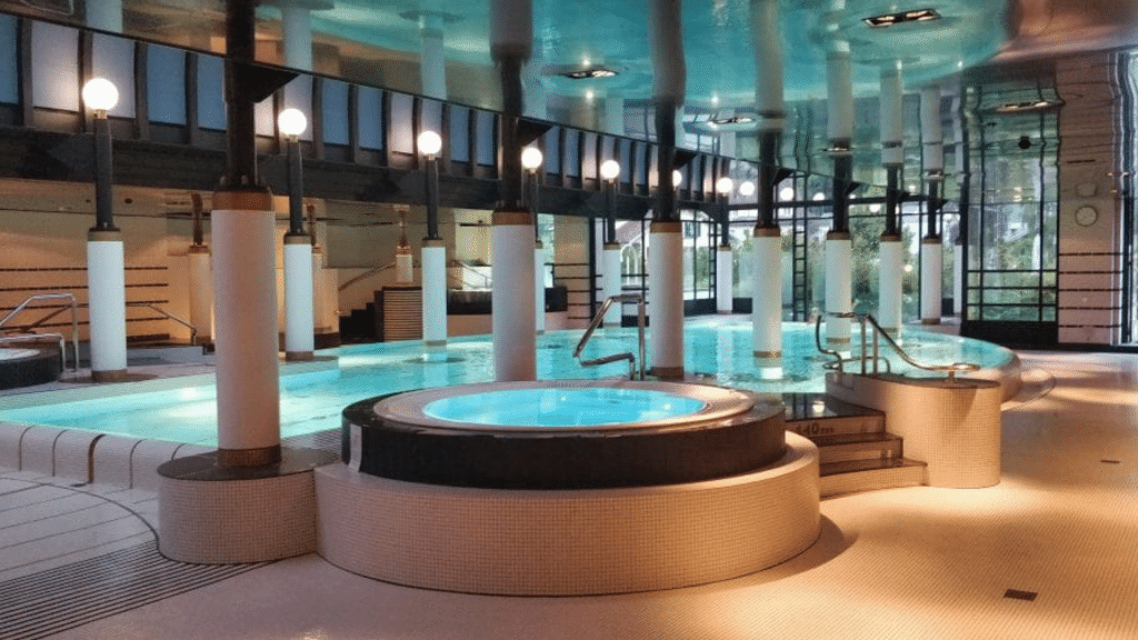 Victoria Jungfrau Grandhotel Interlaken Poolbereich Mit Whirlpool