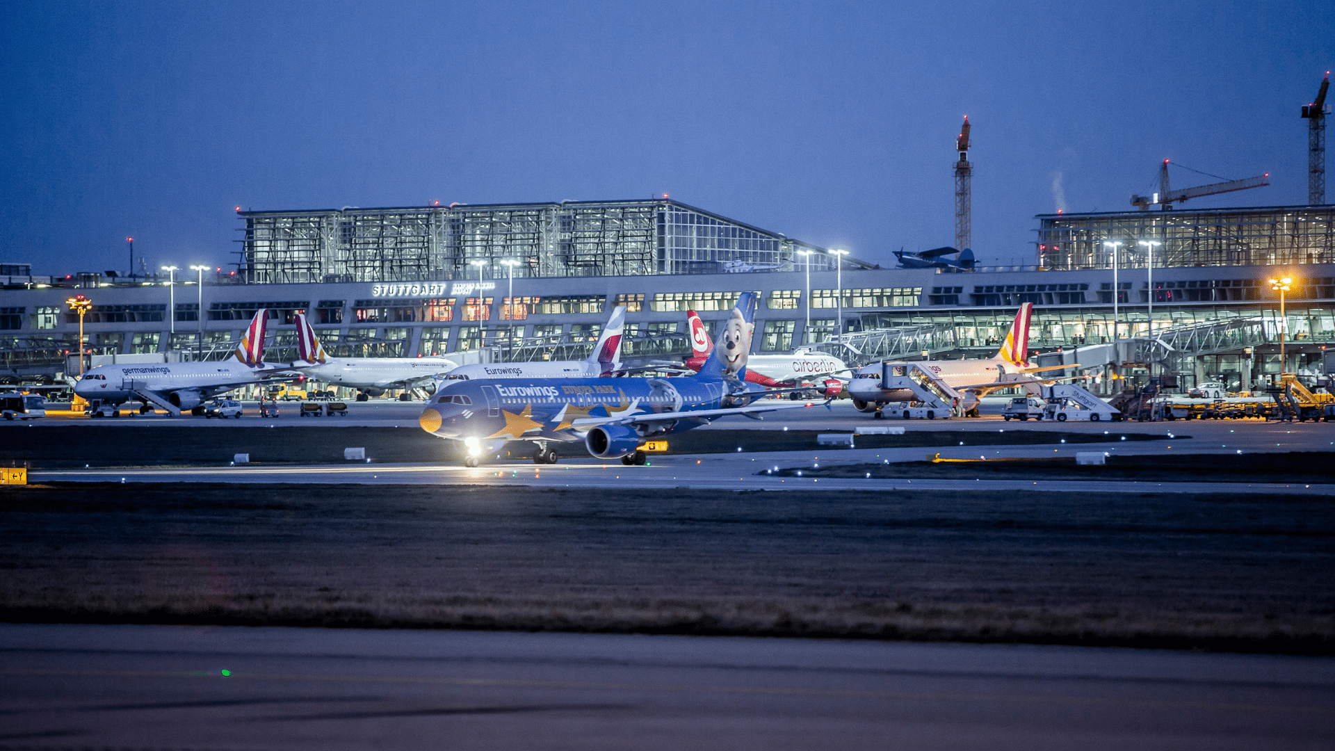 Flughafen Stuttgart Nacht