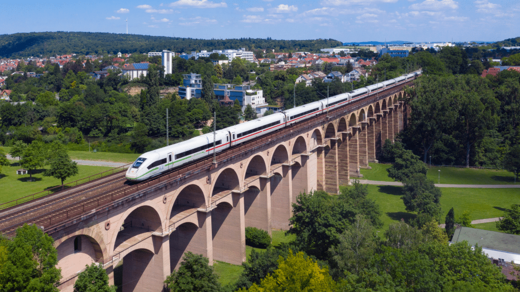 Mit dem Fernverkehr der Deutschen Bahn reist ihr schnell durch Deutschland