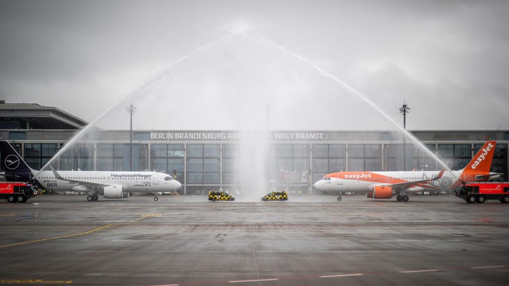 Ber Lufthansa Easyjet Eroeffnung