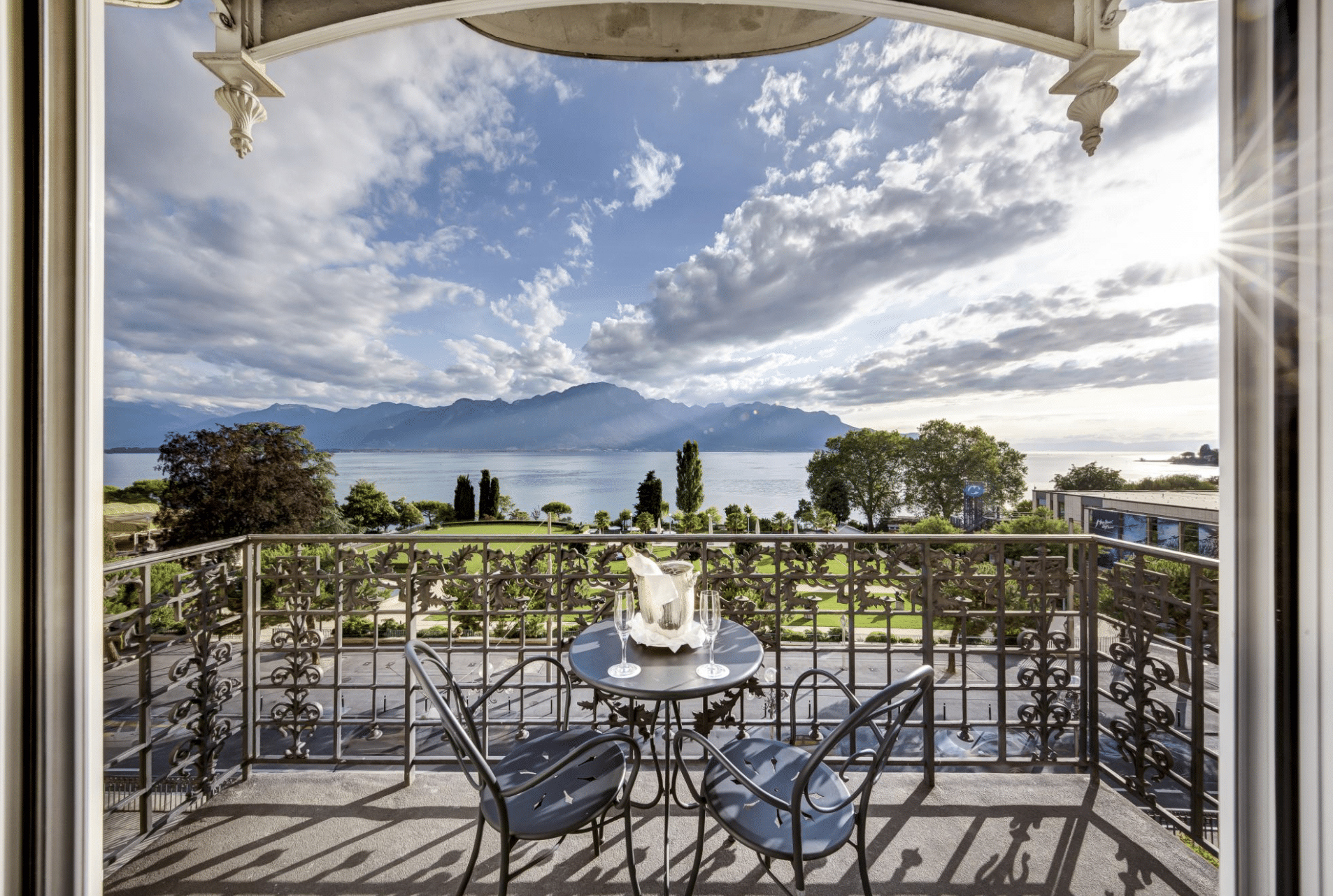 Fairmont Le Montreux Palace, Lake View Zimmer