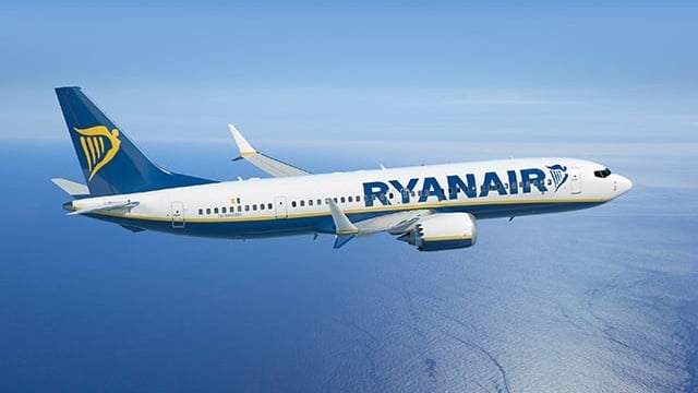 Ryanair Boeing 737 Max Flugzeug Cropped