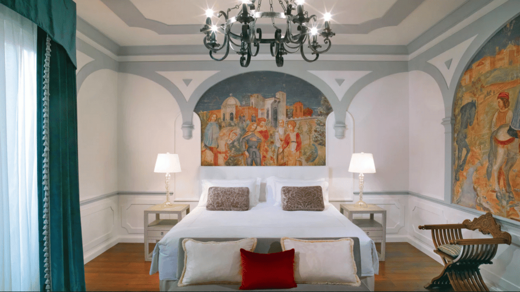 St. Regis Florenz Premium Deluxe Zimmer