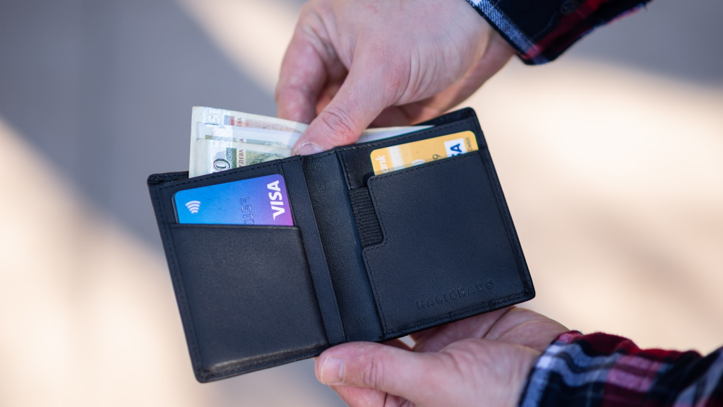 Kreditkarten mit Verfügungsrahmen im Portemonnaie