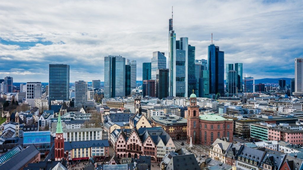 Frankfurt Skyline 1024x683 Cropped