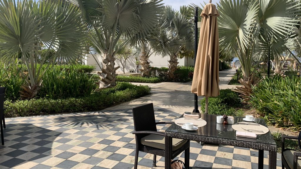 Waldorf Astoria Dubai The Palm Jumeirah Frühstück Restaurant Outside