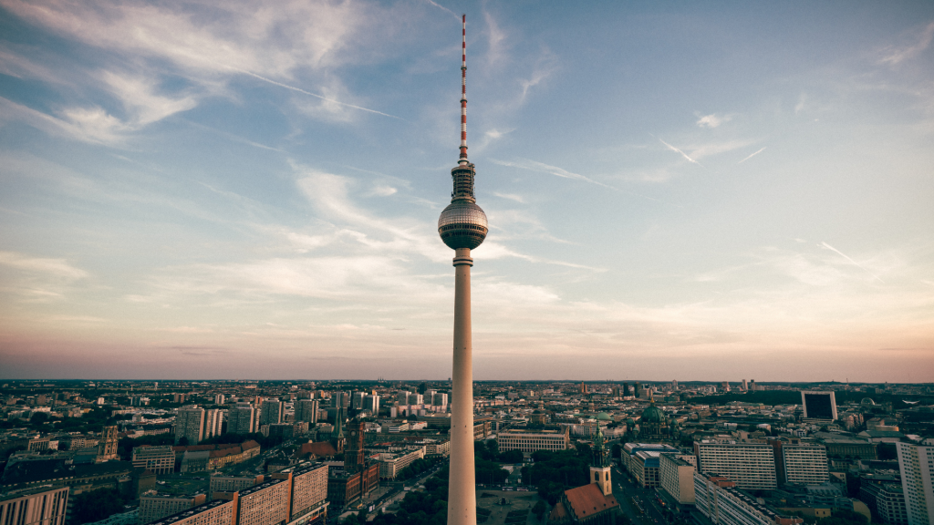 Blick auf den Fernsehturm in Berlin