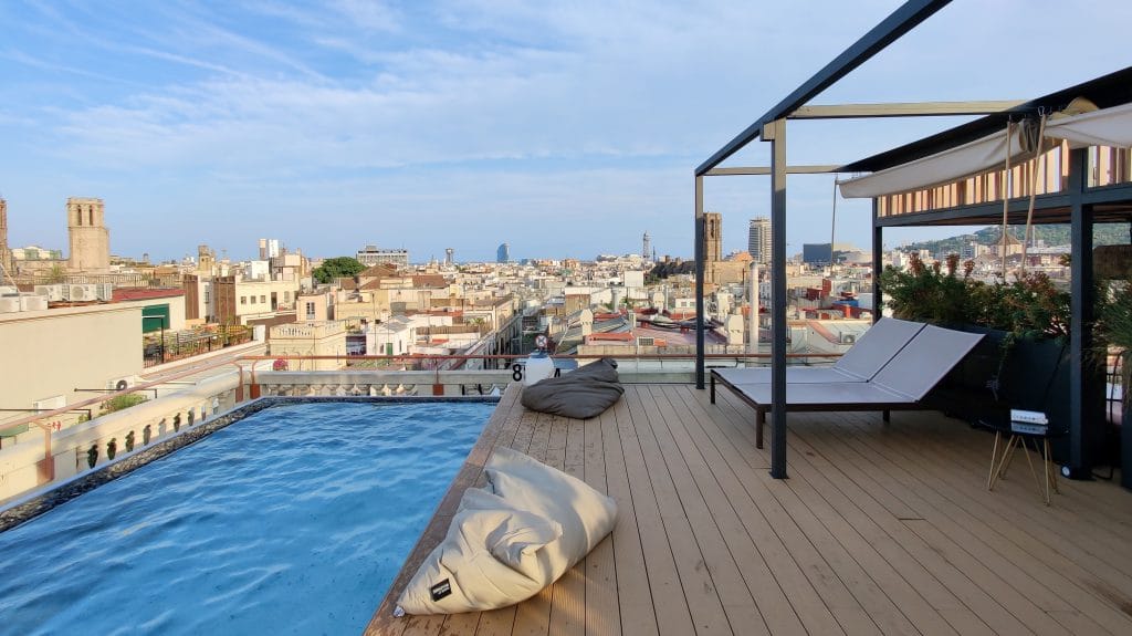 Kimpton Vividora Barcelona Rooftop piscine avec vue 