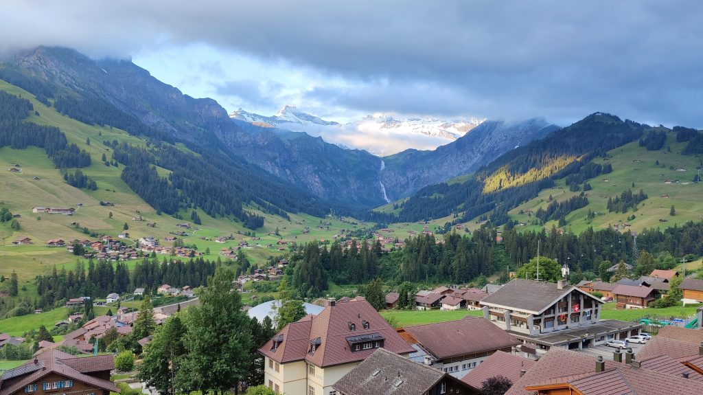 The Cambrian Adelboden Deluxe Zimmer Süd Ausblick 2