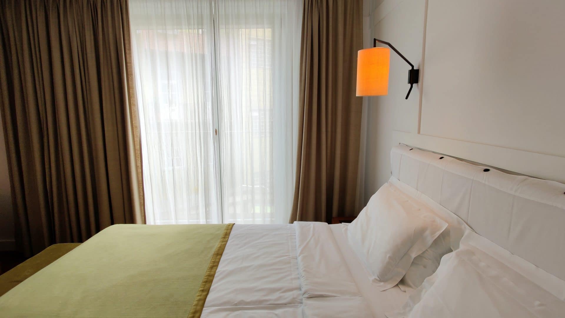 Louis Hotel Muenchen Zimmer Bett 3