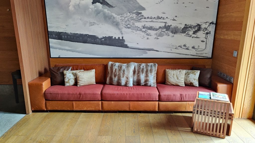 The Chedi Andermatt Deluxe Zimmer Sofa