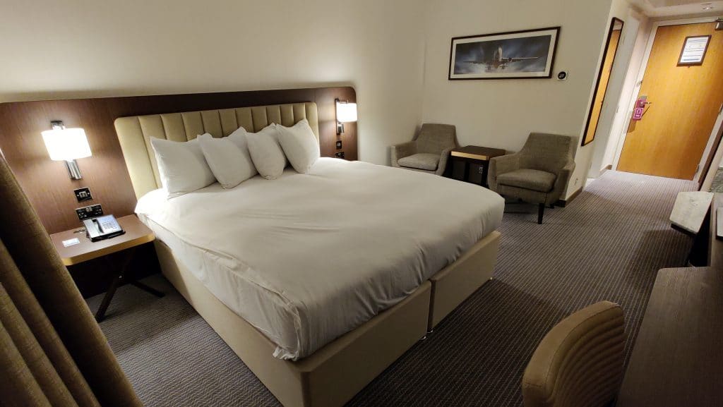 Hilton London Gatwick Airport Deluxe Zimmer 2