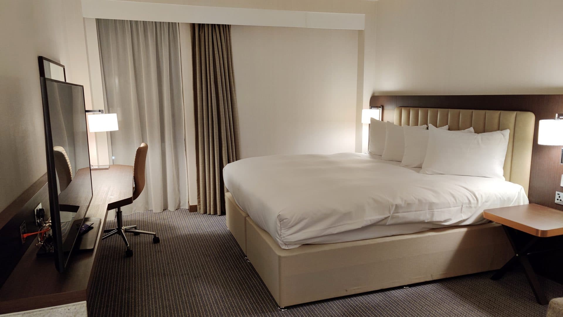 Hilton London Gatwick Airport Deluxe Zimmer 3