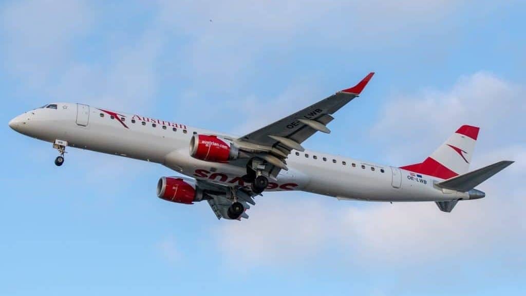 Austrian Airlines Embraer 1024x683 Cropped