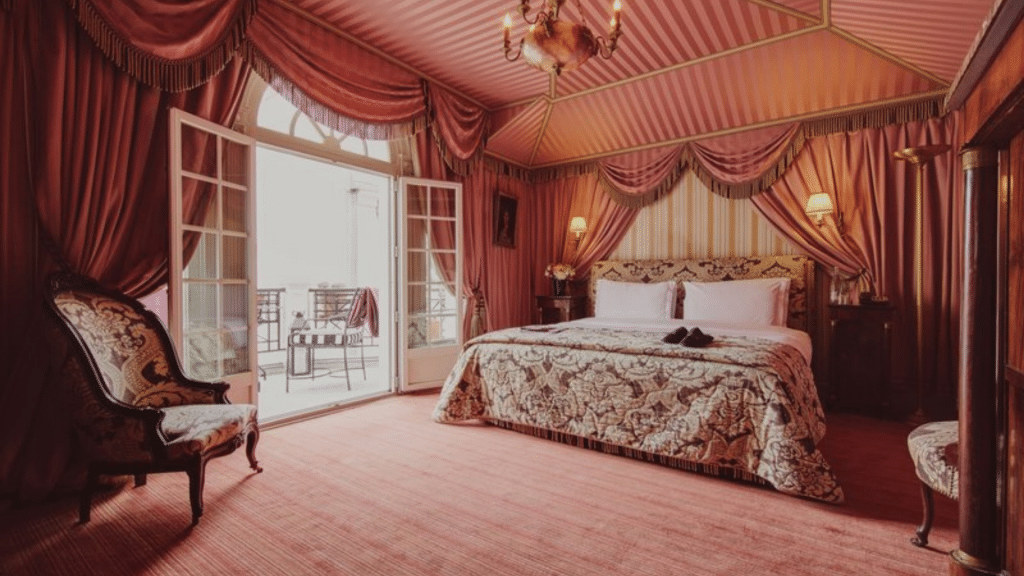 Hotel L Hotel Paris Room
