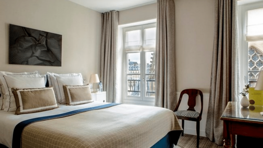 Hotel Regina Du Louvre Room
