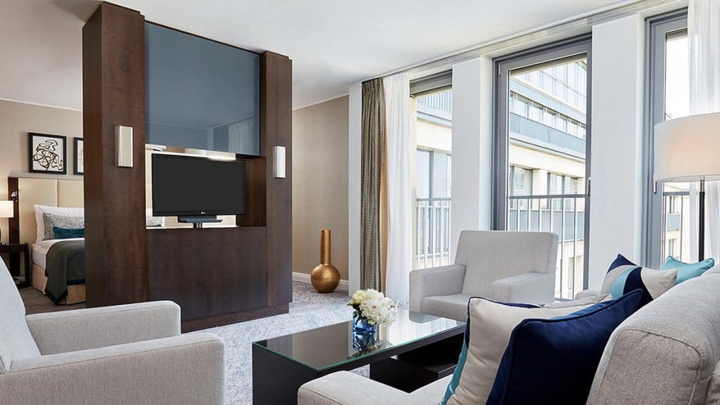 59034E2B 6680 4C3A 8602 7E530AACED0A 1 105 C