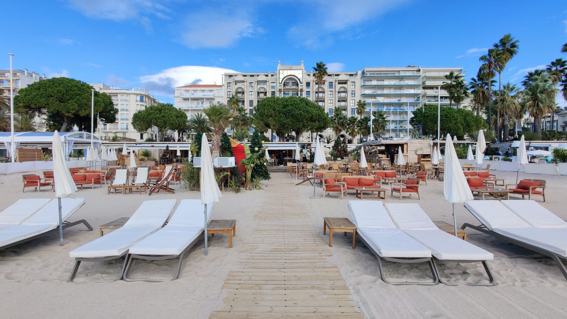 Hotel Barriere Le Gray D'Albion Cannes Strand Restaurant 3