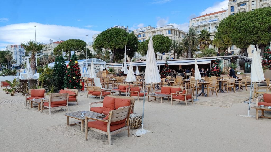Hotel Barriere Le Gray D'Albion Cannes Strand Restaurant 4