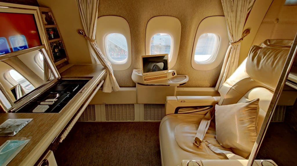 Emirates First Calss Boeing 777 Suite 5