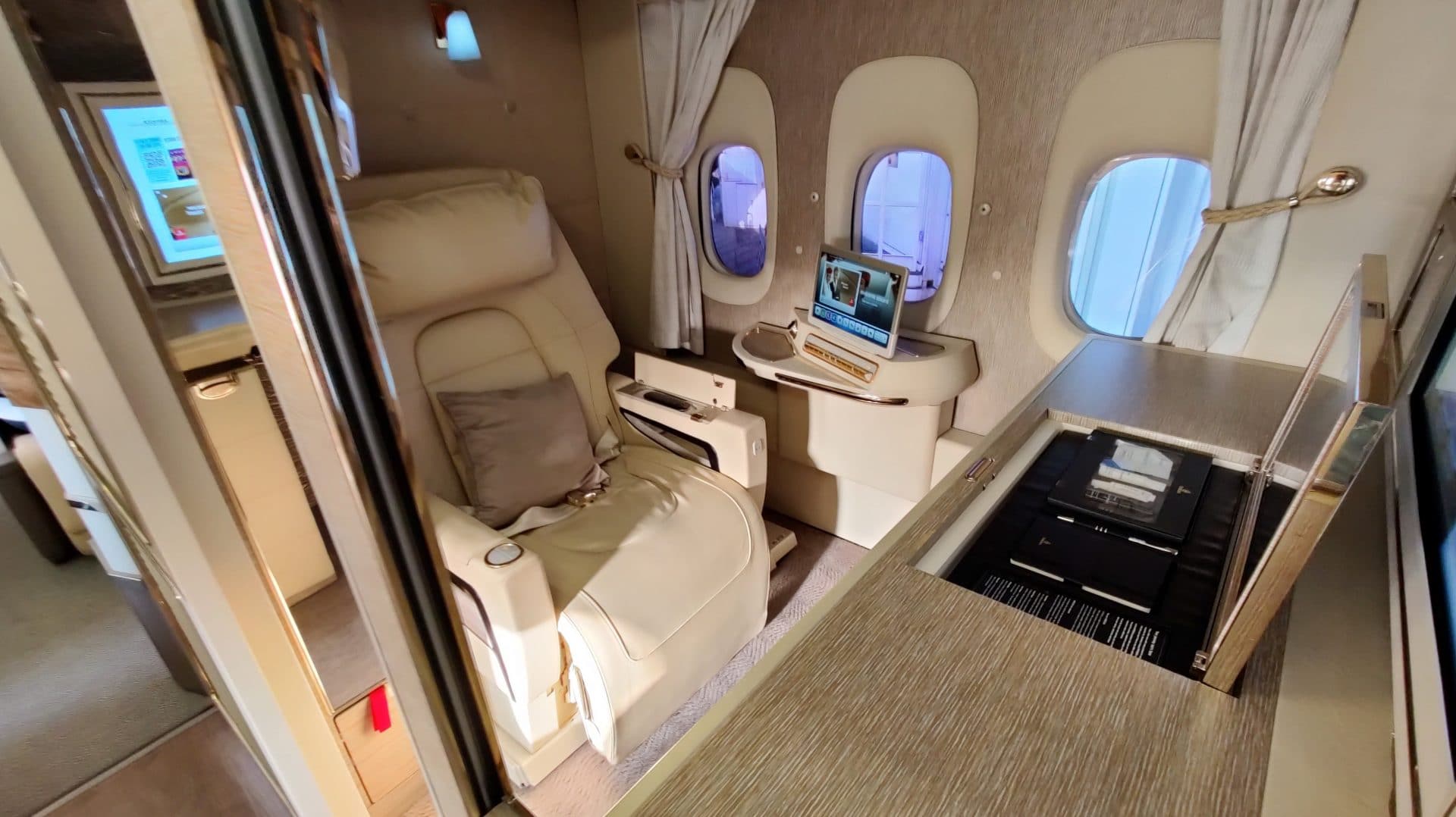 Emirates First Class Boeing 777 Suite 3