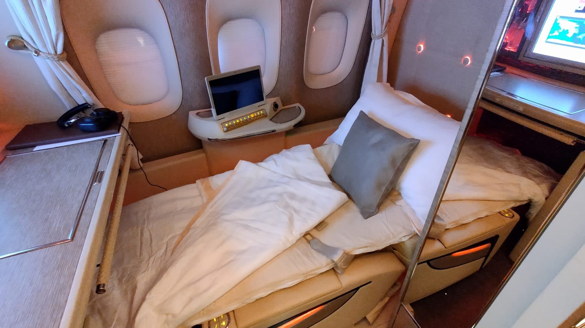 Emirates First Class Boeing 777 Suite Bett
