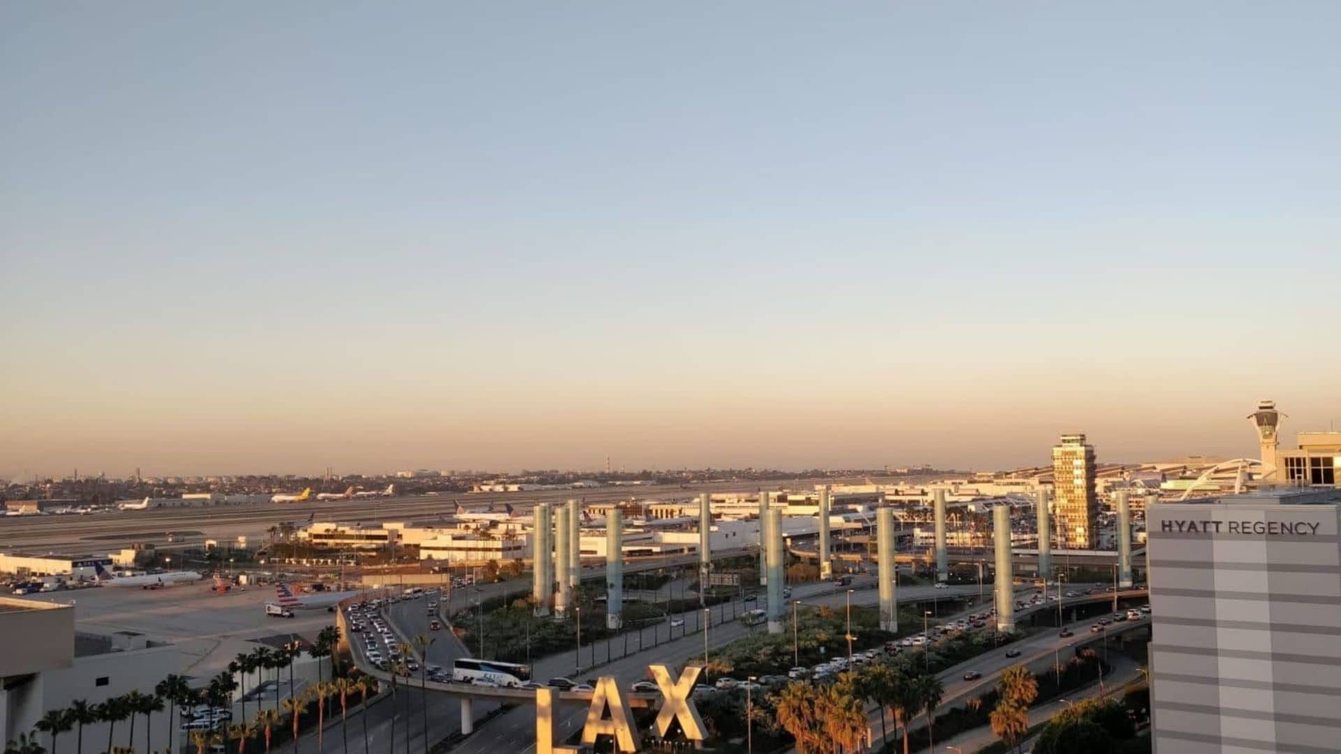 H Hotel Los Angeles Airport Terrasse Ausblick LAX Flughafen