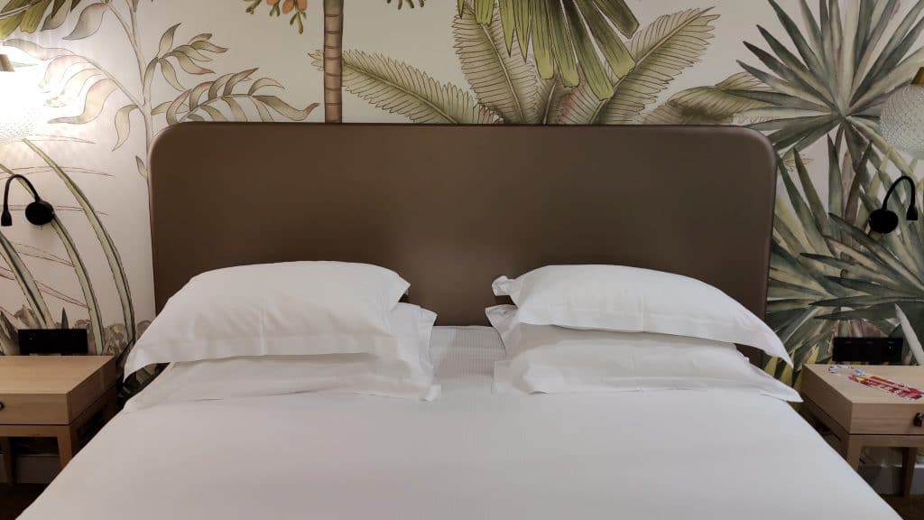 Hotel Verlaine Cannes Zimmer Bett