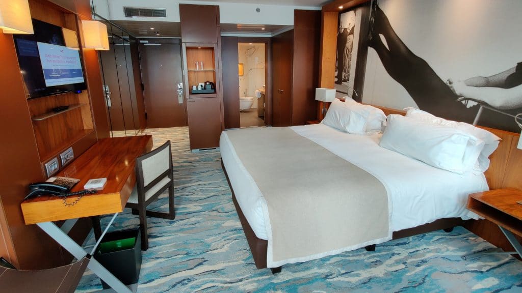Chambre Deluxe avec vue sur mer au JW Marriott Cannes