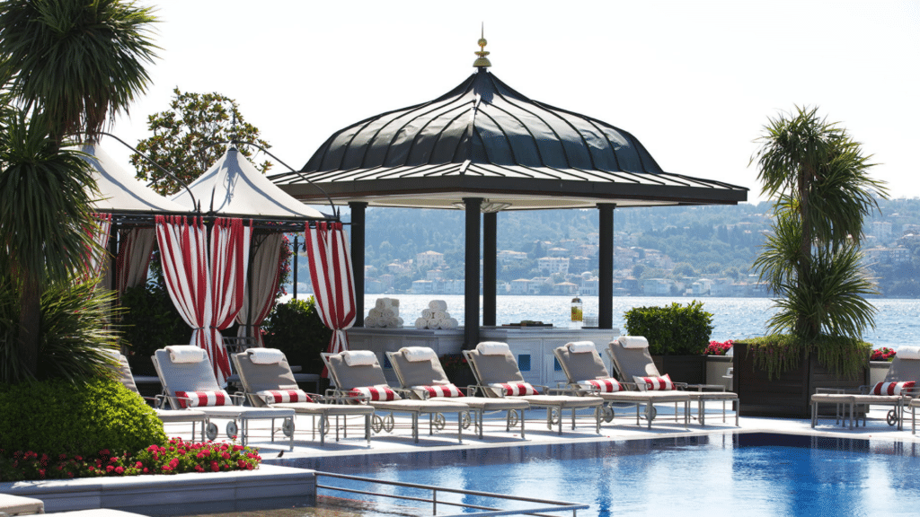 Four Seasons Istanbul Pool