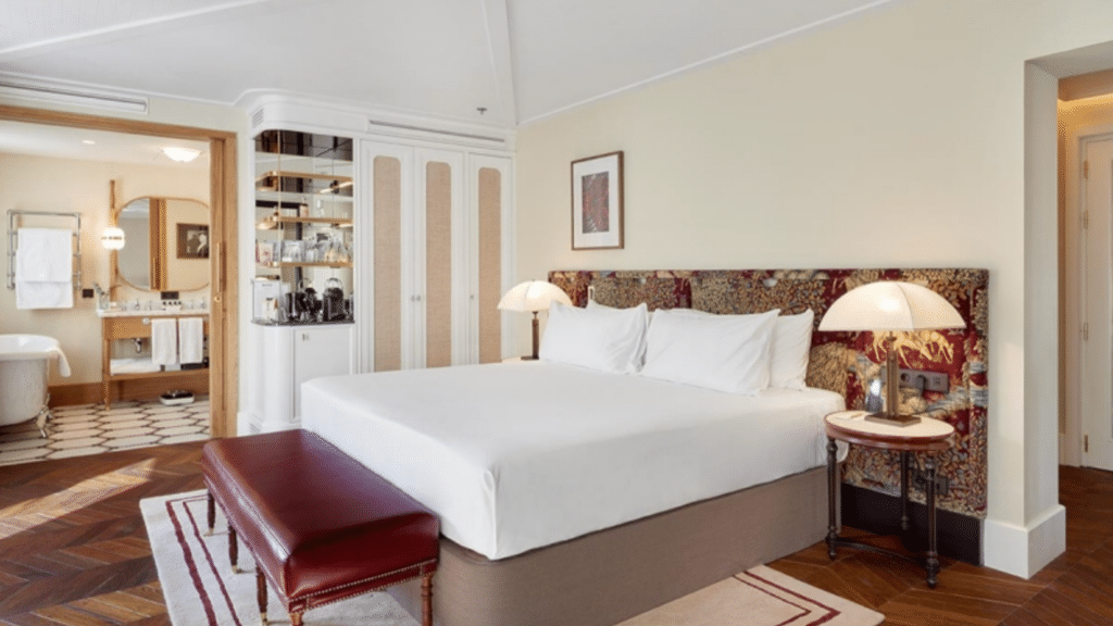 BLESS Hotel Madrid Pool Premium Zimmer 