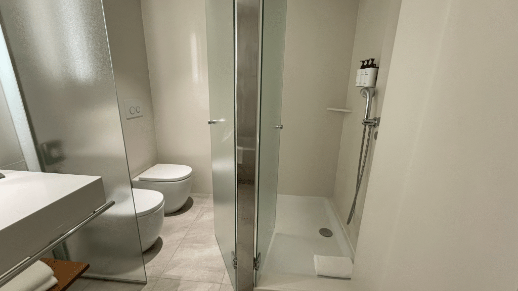Intercontinental Barcelona Executive Zimmer Dusche Und WC