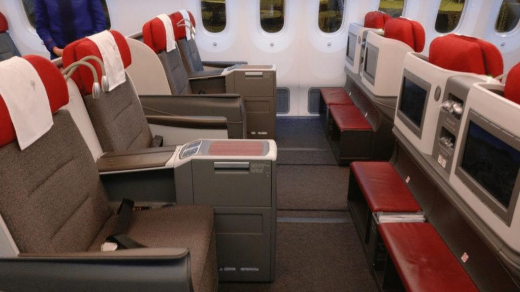 LATAM Business Class Boeing 787 9 Cabin 4 16x9