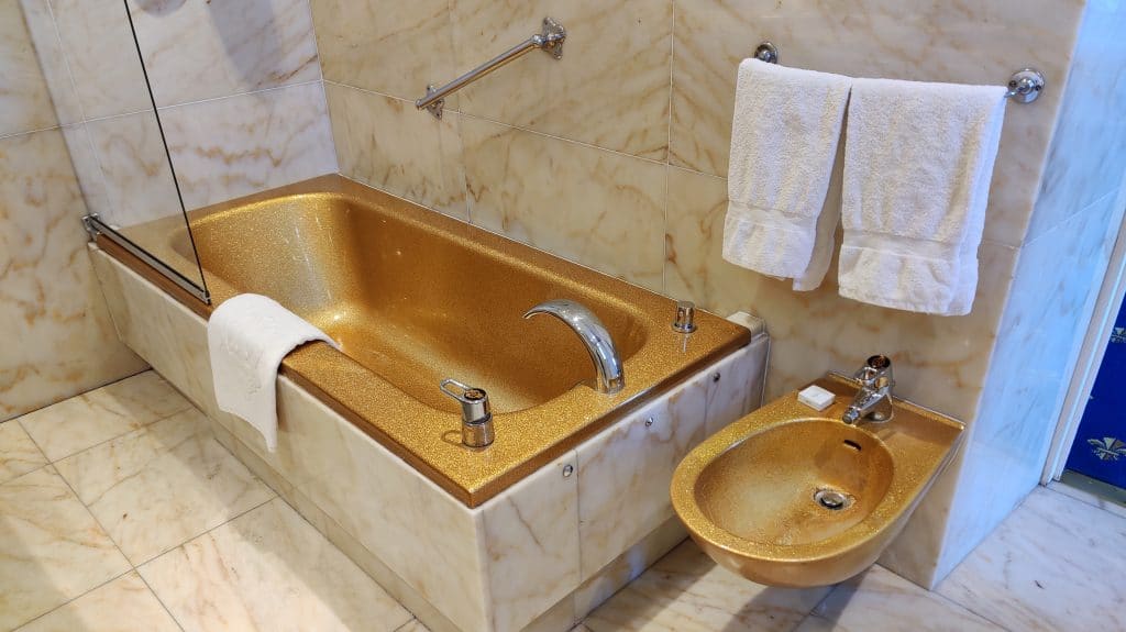 Salle de bain de la chambre Exclusive au Negresco à Nice